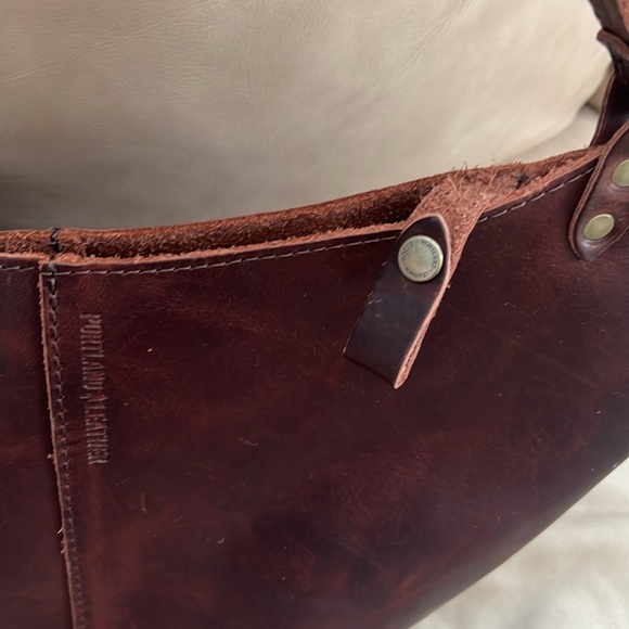 Portland Leather Large Lava Kangaroo Shoulder Bag - Picture 4 of 4